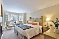 The Birch Ridge: European Room #8 - King Suite in Killington, Vermont. Hot Tub. 1 Bedroom Home