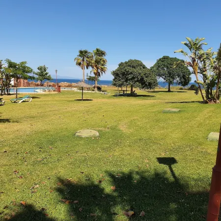 3 Bed Penthouse - Sleeps 8 - Pool - Sea View
