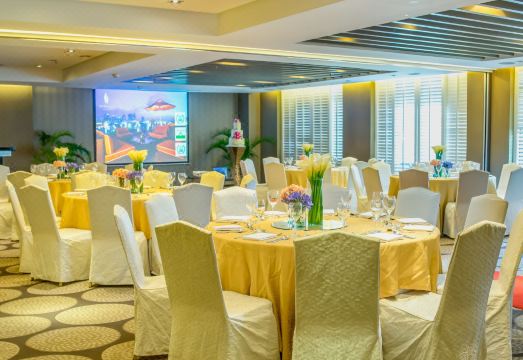 2. 더 베이리프 인..