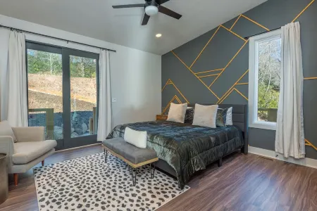 Wet Dry Sauna w Fireplace Close to Waterfalls