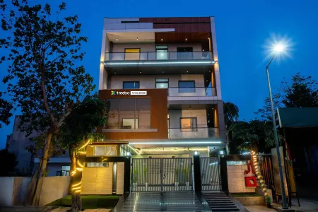 Treebo Royal Grand, Sector 71 Отели рядом с достопримечательностью «Radha Krishan Park»