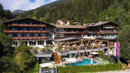 Baumhaus by Hotel Gassner