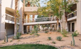 L3 Oasis Hotel