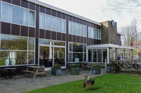 Hotel and Restaurant Van Saaze Отели в г. Blokzijl