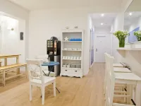 بلو برشلونة Hotels near محطة مونتانير لسكك إف جي سي الحديدية