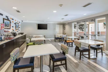 Sleep Inn & Suites Columbus Near Fort Benning Отели рядом с достопримечательностью «Coca-Cola Space Science Center»