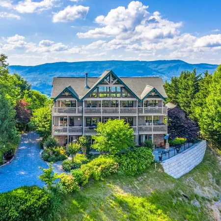 Tanasi Lodge - Reunions, Retreats, Weddings, Family Getaways