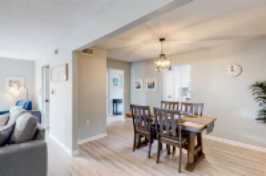 Gorgeous coastal townhome with washer/dryer, close to beach, & dog-friendly