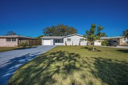 Sunshine Haven. Conveniently located in the <3 of Pinellas County