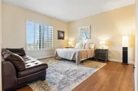 Spacious 4-bedroom house in charming Cave Creek with WiFi, AC