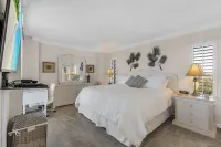 Fully Renovated, Resort Corner Condo in Sanibel Harbour Tower with Private Beach