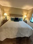New 2024- Luxury Poolside Condo in charming Marco Island