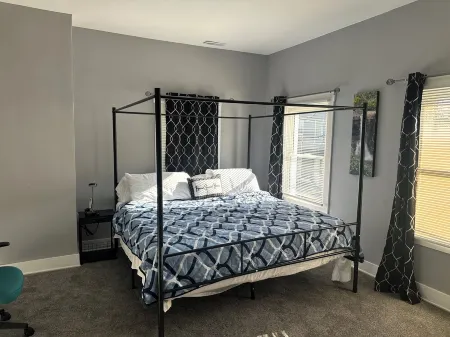 Stunning, Modern 2 Bedroom Retreat with King Bed