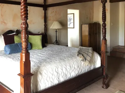 Authentic Adobe Retreat at the No Way Dude Ranch Hotel in zona Tucson Mountain Park