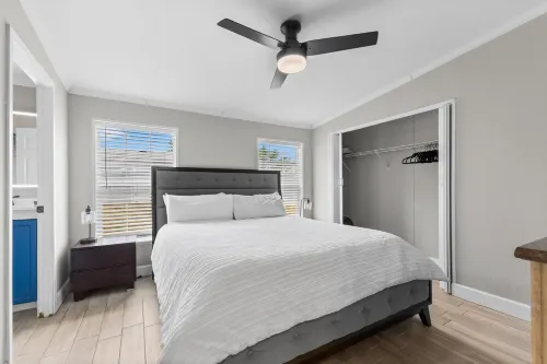 Cozy Coastal Retreat By Venice Beach!