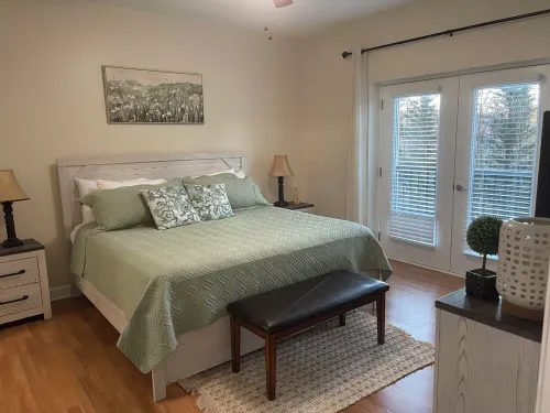 Mountain Comfort Condo Condo w/ Hot Tub, 2 Pools, Balcony & Mountain Views