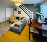 Villa - Sleeps 6 - Pets Ok - Pool - Parking