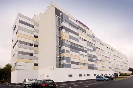 Premier Inn Manchester Airport (M56/J6) Runger Lane South Отели рядом с достопримечательностью «Парк Рануэй Визитор»