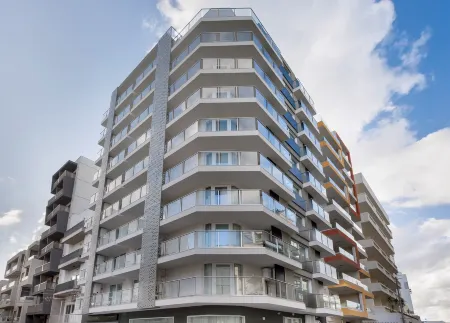 Hotel Mistral St Julian's, Affiliated by Meliá Отели рядом с достопримечательностью «Залив Спинола»