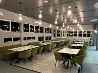 선 스톤 호텔 & 클럽 - 자와이 섬어퍼 호텔