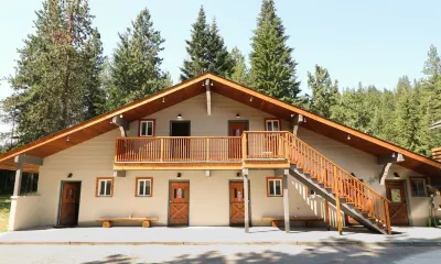 Squirrel Tree Resort Hotels near Lake Wenatchee State Park
