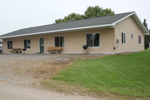 Ship's Wheel Resort Hotels in Baudette