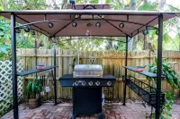 The Sunburst Oasis Hotels in Tarpon Springs