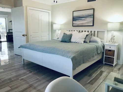 Bayfront Beauty - Spacious 2/2 Condo Across From The Beach