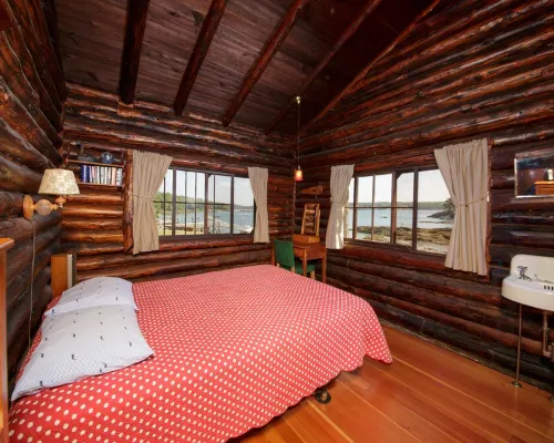 Authentic Log Cabin on Damariscotta River W/ Dock and Moorings Hotels in Boothbay