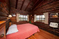 Authentic Log Cabin on Damariscotta River W/ Dock and Moorings