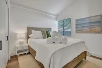 Costal Bungalow & guest house - by the beach!