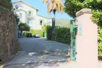 La Villa Roseraie , Hôtel Familial OUVERT TOUTE L ANNEE - parking