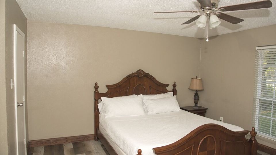 Charming Plano Hideaway 3Bedrooms 2Bathrooms with Cozy Vibes Large Backyard