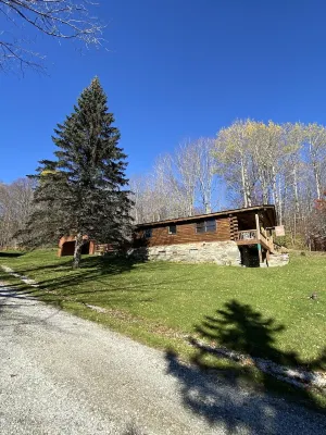 SPRING IN THE GREEN MOUNTAINS/PET FRIENDLY-WOOF