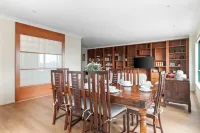 Stylish & Cozy 4BR Retreat with FREE Parking