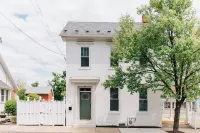 Newly Renovated, Vintage Inspired, Large 4 BR Home Hotels near Bube's Brewery