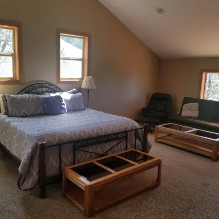 Sunset Chalet - 2200 sq.ft. Multi-Seasonal Retreat Only15 Minutes from Ashland !