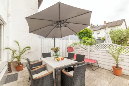 15 Minuten vom Frankfurt Station Entfernt. Geräumiges Haus mit 4 Schlafzimmer