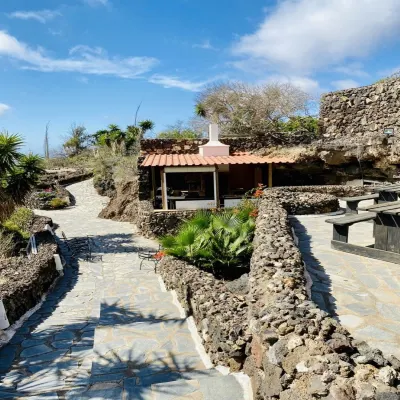 Large Heated Pool, Hot Tub, Bar, Games Room, Gym, 2 Caves, New Outdoor Kitchen Hotels near Tenerife South Airport