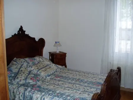 Recent villa in quiet traditional neighborhood Отели в г. Андернос-ле-Бен