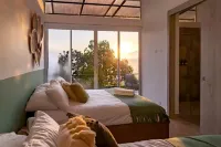 Casa Chévere - Vibrant & Fun Lakeside Oasis