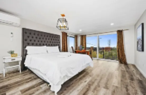 Pool Villa 4B3B - Double Master Suites - 2 FREE parking - BBQ/ Hockey/ Yard