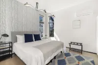 Sunny Chic Baca Railyard Retreat: Balcony + Full Kitchen + Laundry