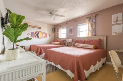 Beautiful boho 2br townhouse- 2min walk to the beach! Relaxing beach oasis, Pool