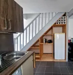 Near Bordeaux center: town house + parking space 瑟農住宿飯店