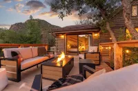 Modern Cabin with Canyon Views with Patio, Sauna Hot Tub, Wifi, AC & Fireplace