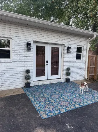 Lakeshore Living- studio apartment