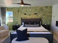 NEW Sedona Uptown Dream 4BR Wow! Views! Pool & Spa