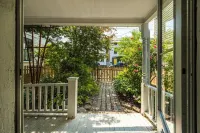 Union Cottage - One Block from Warren St Hotels in Hudson