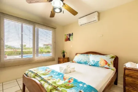 Hilltop Villa with Pool overlooking Jaco Отели рядом с достопримечательностью «Плайя Хако»